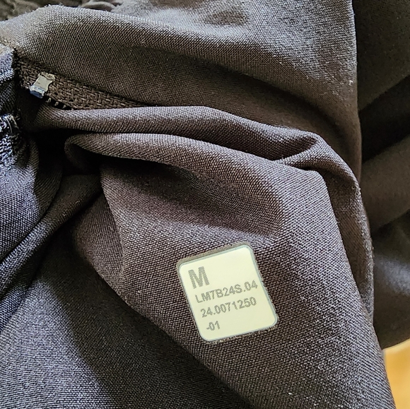 Lululemon shorts Size Medium - Picture 5 of 6